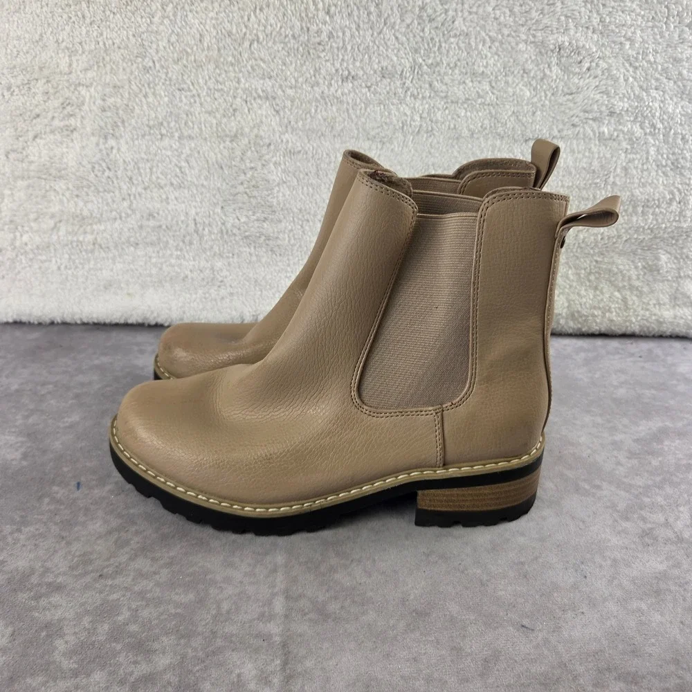 Universal Thread Womens Tan Beige Chelsea Ankle Boots Lug Sole Size 8.5 S2152